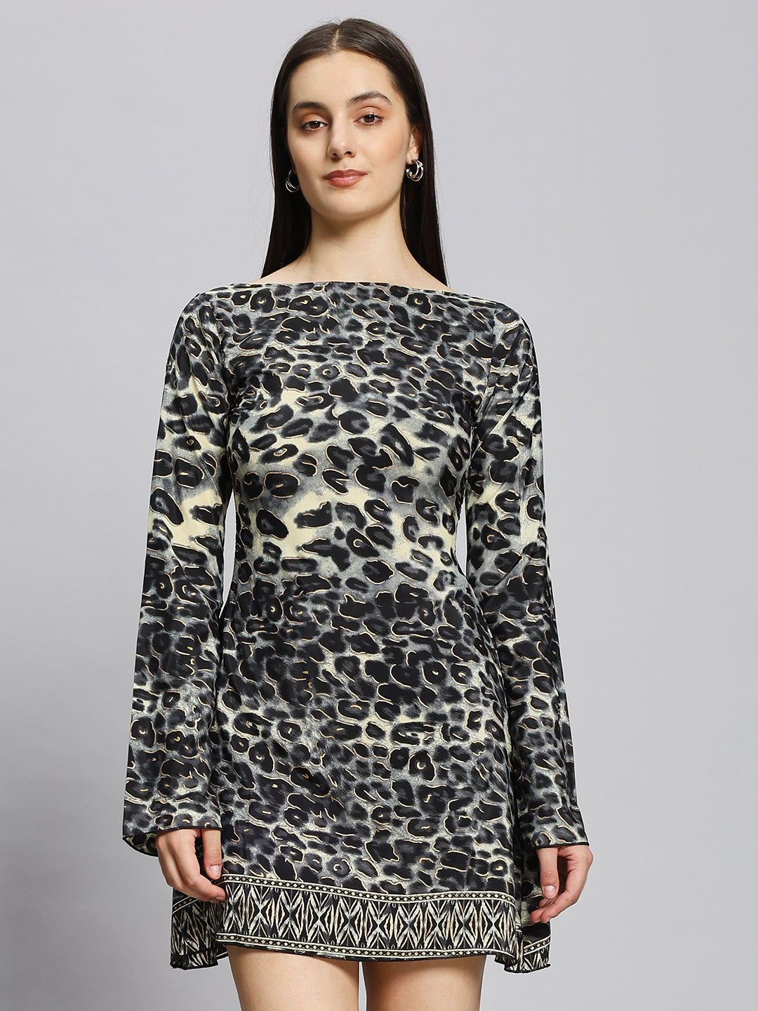 Short leopard print backless dress